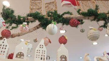 Wunderschöne Weihnachtsdeko in der Götz Apotheke Petershausen