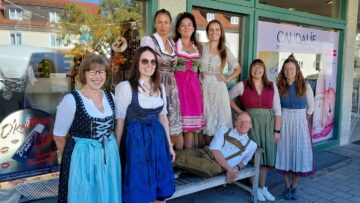 Das Team der Götz Apotheke Petershausen in Tracht